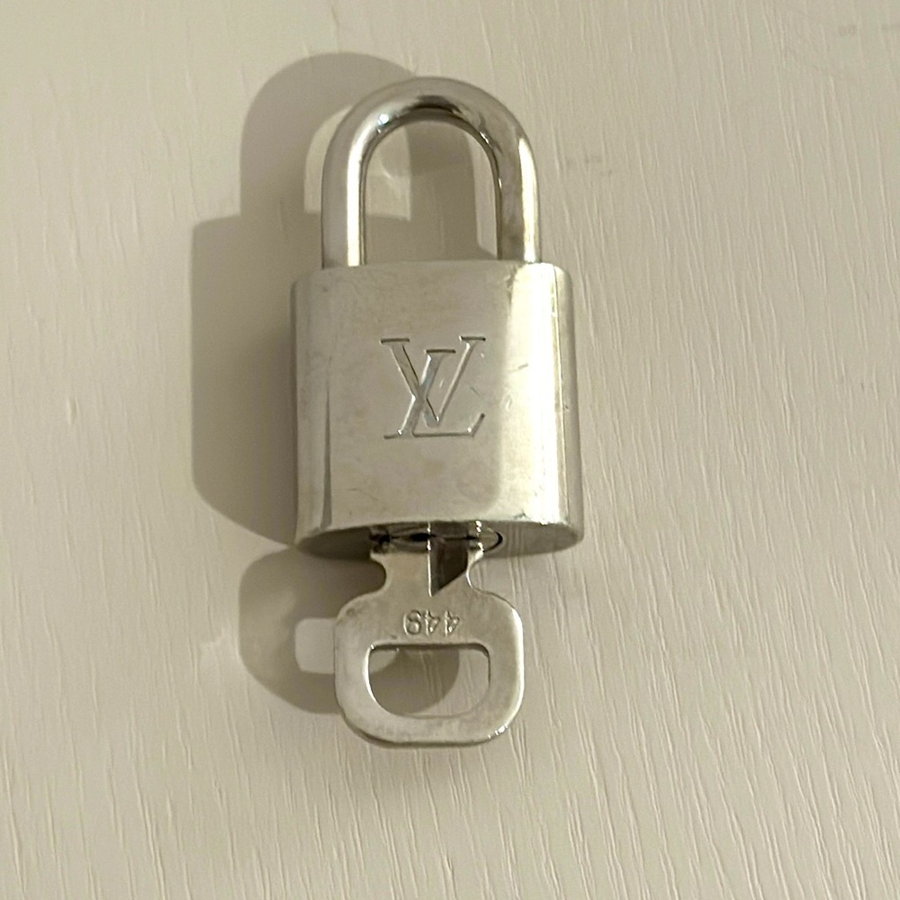 Rare 400 Series Louis Vuitton Authentic Silver Lock and Key #449
